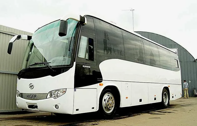 Автобус средний до 35 мест // Комплекс снаружи и внутри автобуса