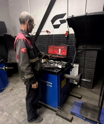 Шиномонтаж 4-х колес R18 Кроссовер / Минивэн / Внедорожник